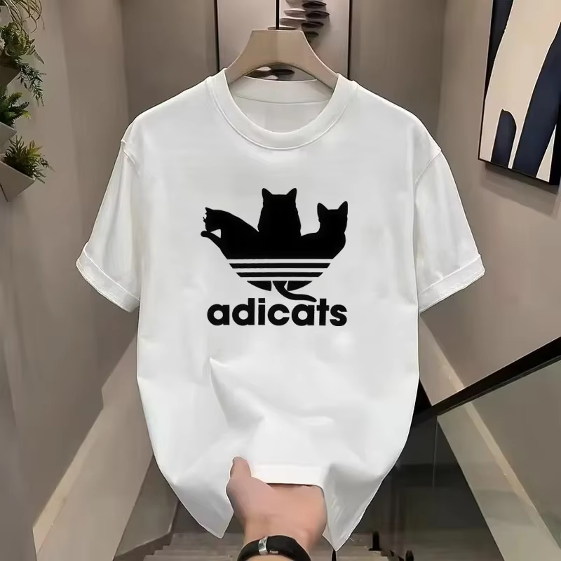 Streetwear Brand Cat - 2026 Neues ADICATS Kreatives Parodie-Katzen-Spaß-Marken-T-Shirt aus